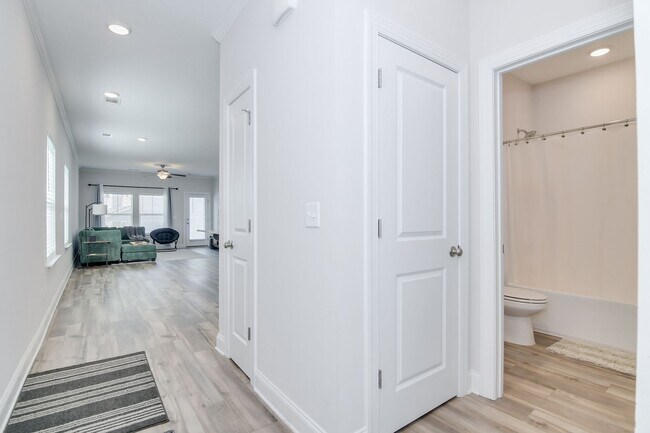 Building Photo - 2 Bed 2 Bath Ranch Home