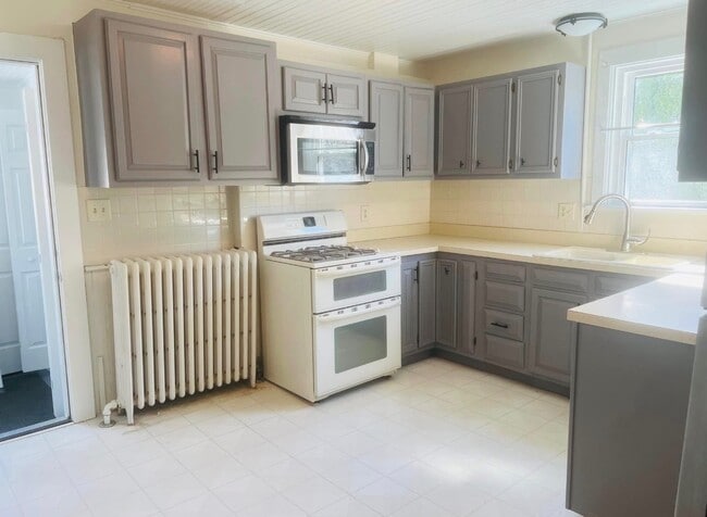 Building Photo - 14 S Jackson St