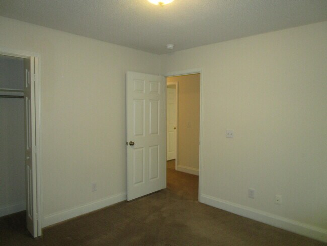 Building Photo - 1045 Cutleaf Dr