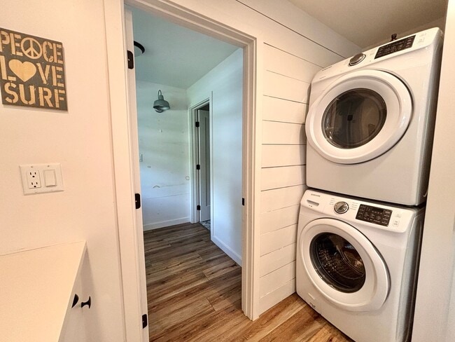 Building Photo - Available Now! 3 BED, 2 BATH HOME w/ UTILI...