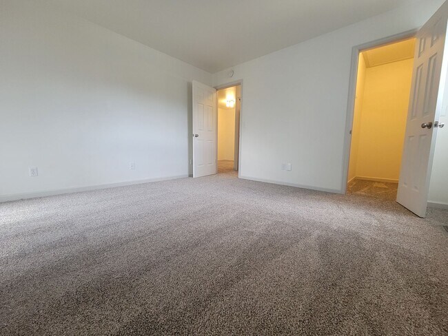 Building Photo - Fresh Boulder 1 Bedroom Condo for Rent with Pool, Tennis and Fitness Center in Hunter Creek