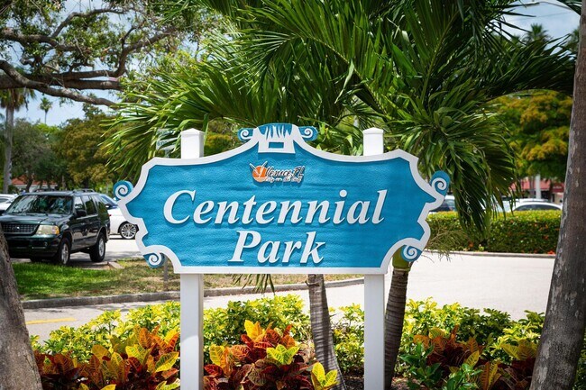 Building Photo - GORGEOUS FULLY RENOVATED 1st FLOOR 2 BEDROOM 1 BATHROOM CONDO LOCATED JUST 5 MINUTES FROM VENICE ...