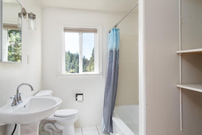 Building Photo - 2010 Outer Limits Ln