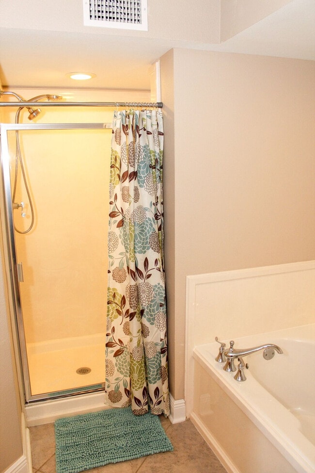 Building Photo - 2046 Beach Blvd