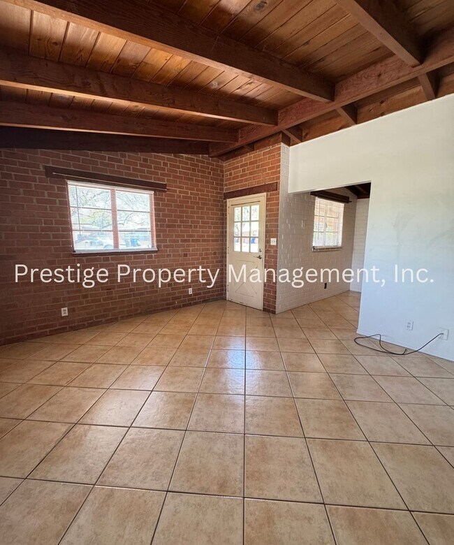 Building Photo - 1348
