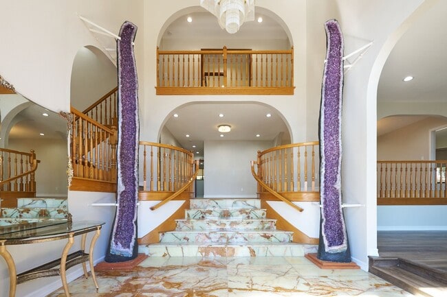 Building Photo - Aqua Vista - Entertainers Playhouse