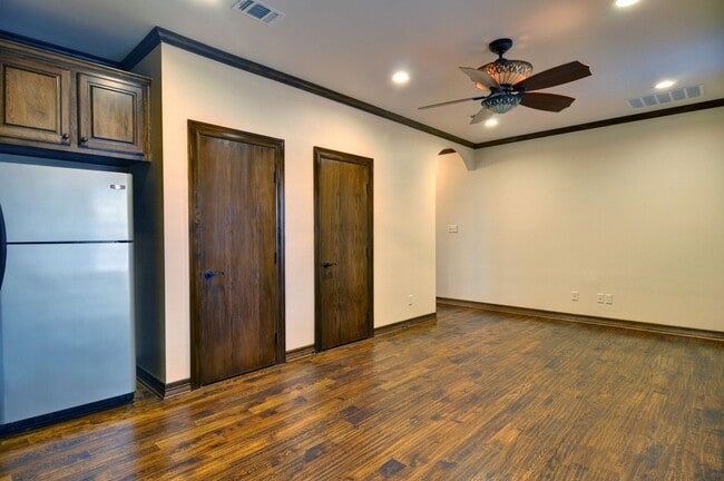 Building Photo - 3407 Penticost St