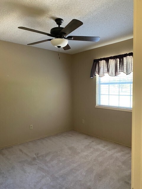 Building Photo - 5105 Woodgate Dr