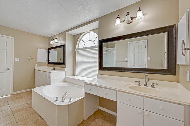 Building Photo - 1630 Berkoff Dr
