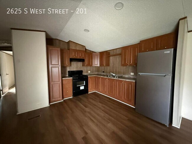 Building Photo - 2625 S West St