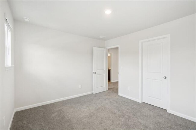 Building Photo - 26 Hemlock Ct