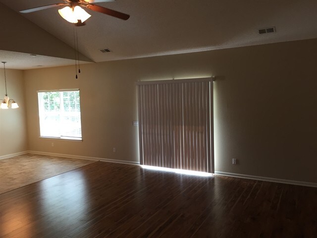 Building Photo - 516 Amsonia Cir