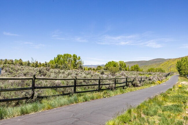 Building Photo - 2 Bed | 2 Bath Condo in Powderwood