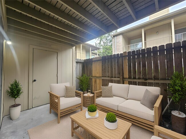 Building Photo - 700 Thicket Ln