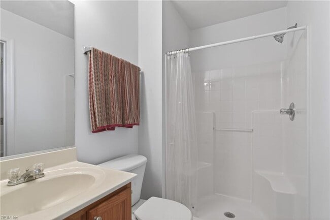 Building Photo - Immaculate Townhome in Camellia Gardens!