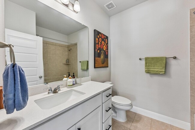 Building Photo - 9901 Thane Way