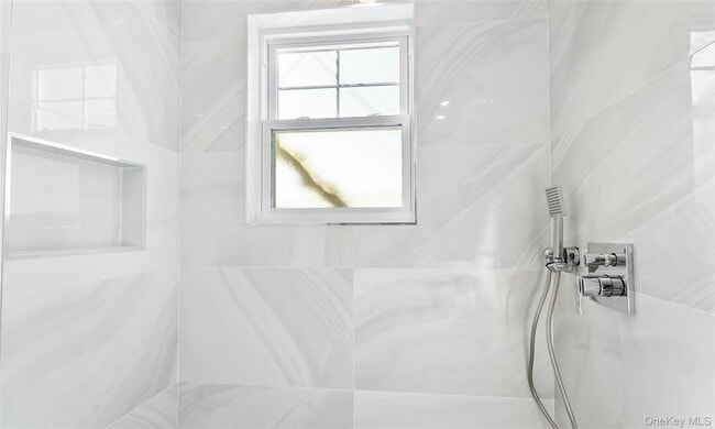 Building Photo - 5 Madison St