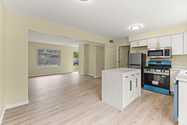 Building Photo - 22483 Sunnydale St