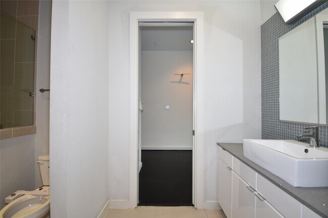 Building Photo - 207 Pierce St