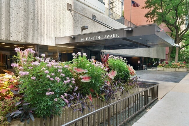 Building Photo - 200 E Delaware Pl