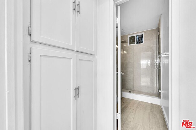 Building Photo - 926 N Spaulding Ave