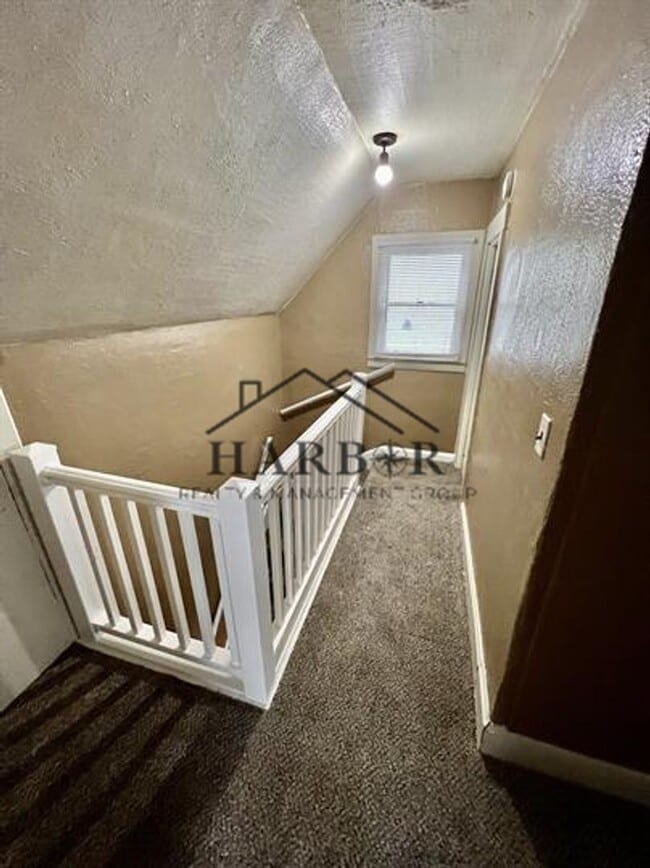 Building Photo - 403 10th St NW