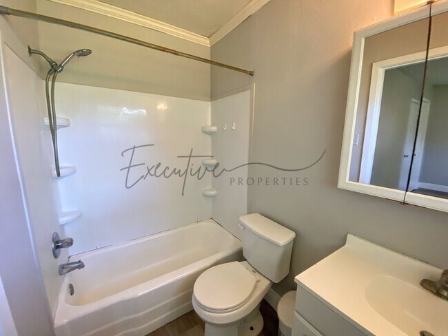 Building Photo - Updated 3-Bedroom Home with Bonus Room & F...