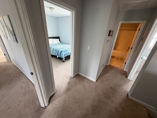 Building Photo - 3bd/2.5ba home with flexible Lease Length