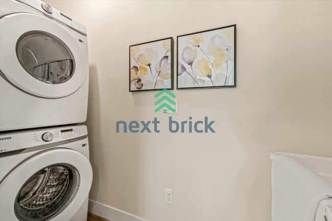 Building Photo - Spacious 3-Bed Home with 2.5 Baths in Prime Bothell Location – 2500 Sq Ft of Comfort!