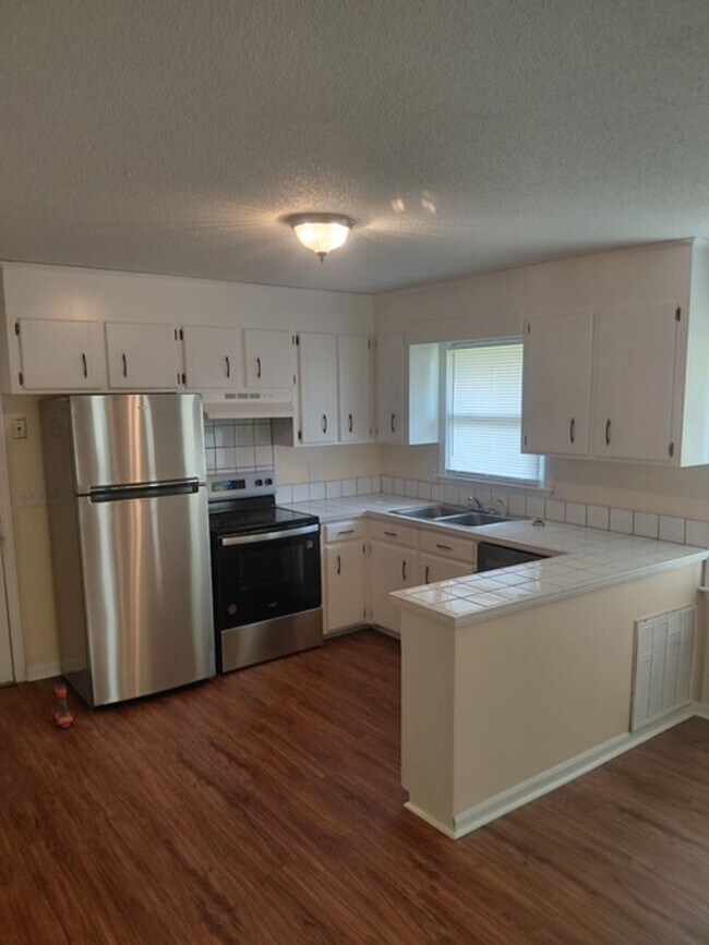 Building Photo - 3108 Plantation Dr