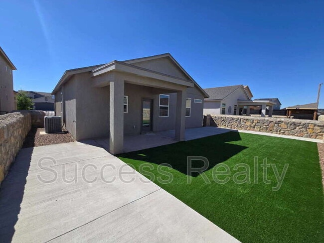 Building Photo - 10624 Hidden Chapel Pl