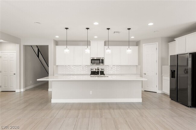 Building Photo - 129 Parliament Point