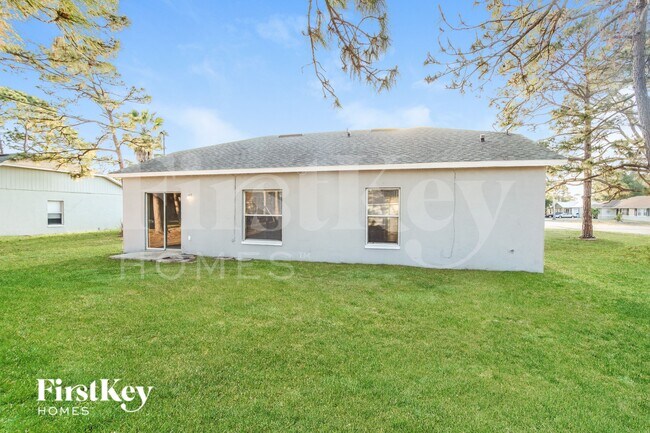 Building Photo - 1201 Schumann Dr