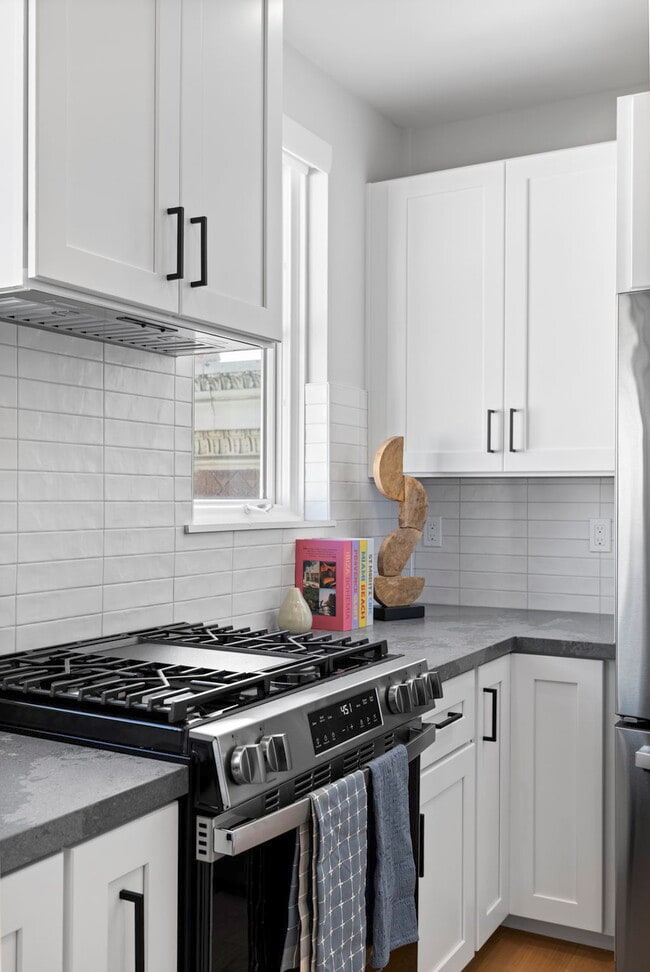 Building Photo - 693 Sutter St