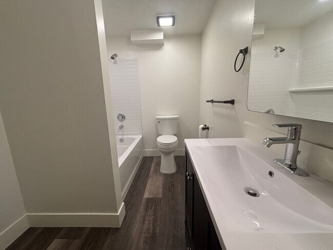 Building Photo - Wonderful Single-Family Home in The Highla...
