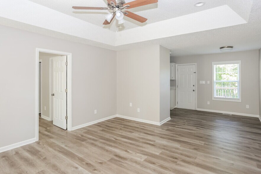 Building Photo - 610 Helms Dr