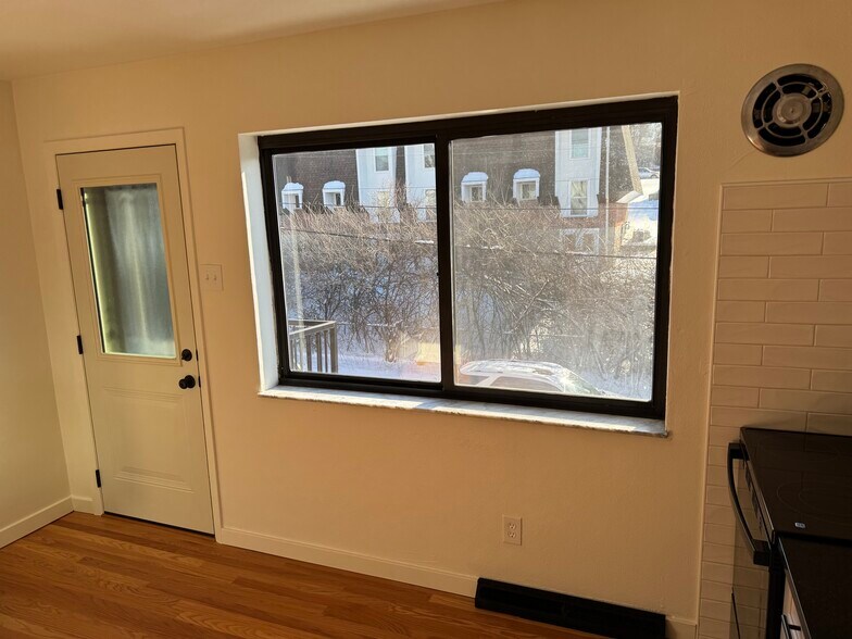 kitchen - 3948 Brittany Cir