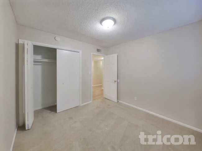 Building Photo - 1550 E Kramer St