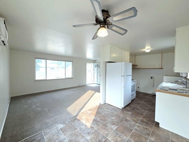 Building Photo - Two Bedrooms & One Bathroom Home $100.00 o...