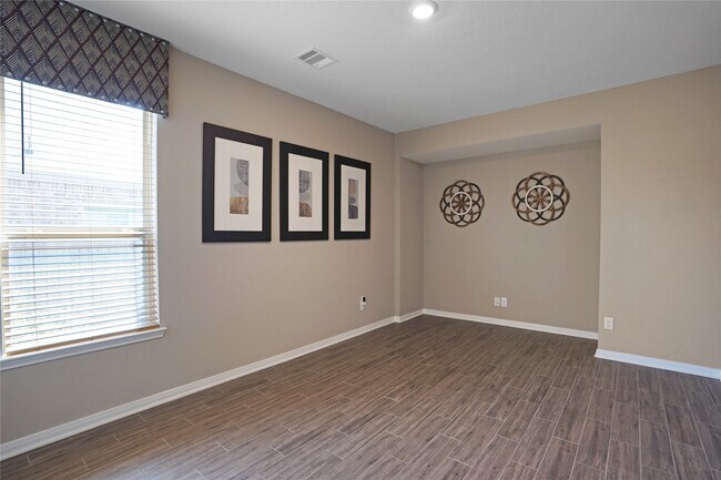 Building Photo - 2210 Thunderbolt Peak Dr