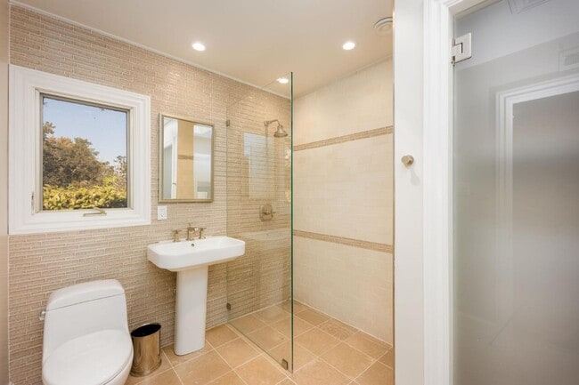 Building Photo - 30 Knightwood Ln