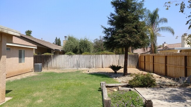 Building Photo - Big backyard on this NW home, Central Unif...