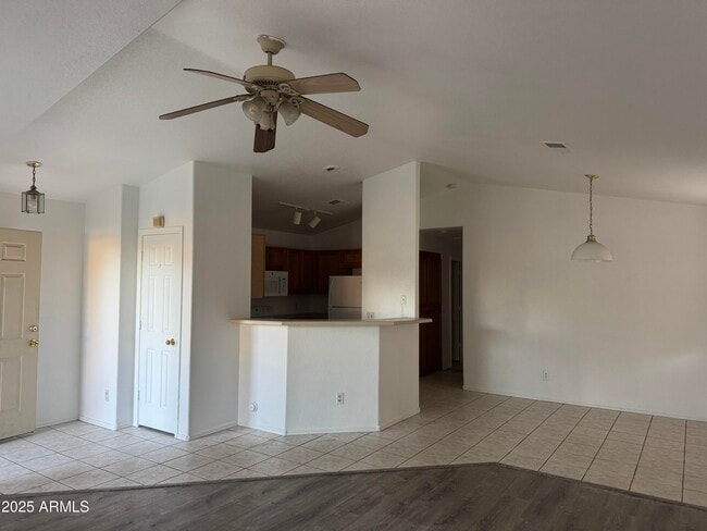 Building Photo - 726 S Nebraska St