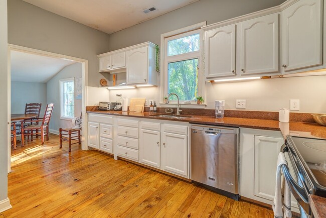 Building Photo - 24 Jefferson Dr