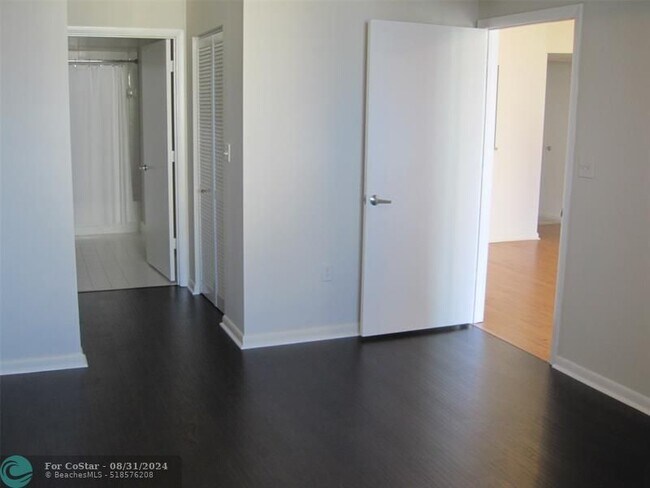 Building Photo - 3020 NE 32nd Ave