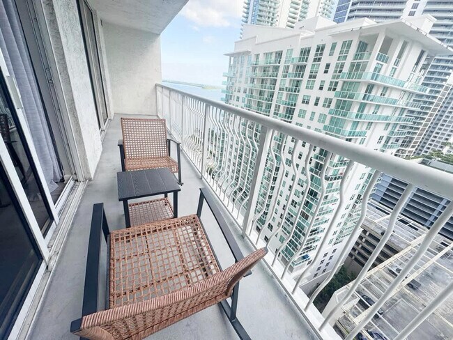 Building Photo - 1 SE 12th St