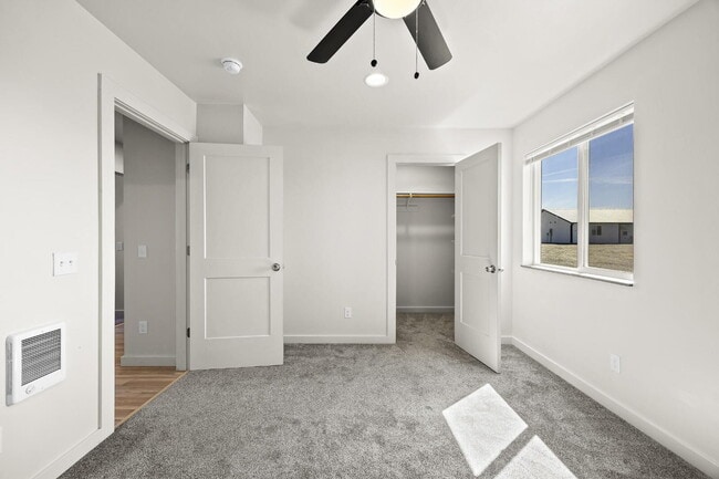 Building Photo - Newer Duplex for Rent Between Twin Bridges and Sheridan!