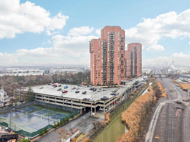 Building Photo - 530 Harmon Cove Tower