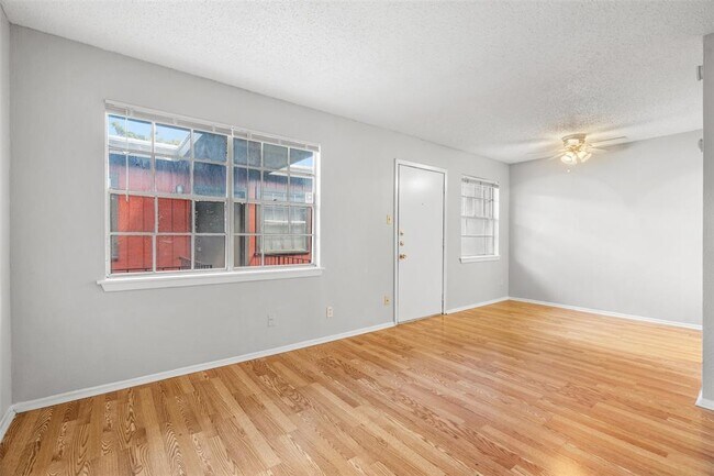 Building Photo - 307 E 31st St