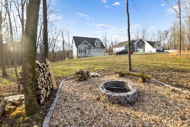 Building Photo - Pet Friendly Three Bedroom on Acre!